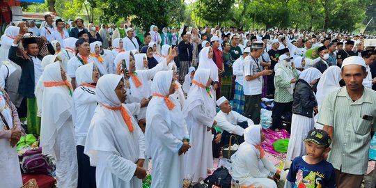 Potret Jutaan Jemaah NU Padati Jalanan Sidoarjo