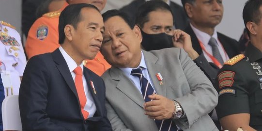 Momen-Momen Prabowo Pasang Badan Bela Jokowi