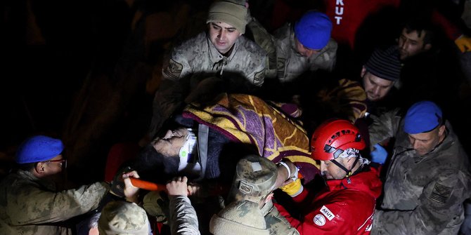 Korban Tewas Akibat Gempa Turki-Suriah Tembus 3.700 Orang
