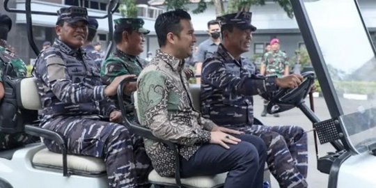 Senyum Emil Dardak Bareng Panglima TNI dan Kasal, Disetiri Jenderal Bintang Dua