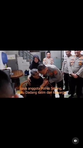 momen jenderal mantan ajudan wapres semangati anggota sakit
