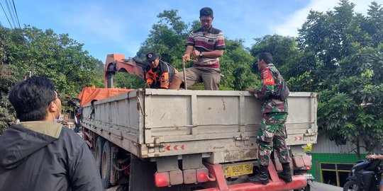 Potret Gesit Kopka Azmiadi Kembali Beraksi Urai Kemacetan sampai Naik Truk