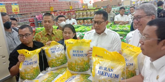 Kabar Baik, Beras Premium Rp9.450 per Kg Tersedia di Supermarket