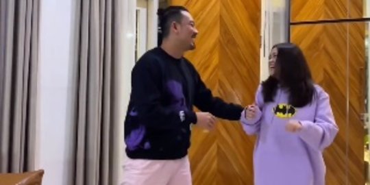 Romantis Tapi Kocak, Intip Deretan Aksi Pasutri Denny Sumargo dan Olivia Allan