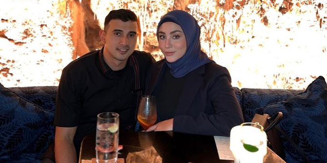 Dinner Romantis, Ini Potret Margin & Ali Syakieb di Momen Anniversary Pernikahan ke-2