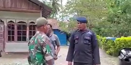 Potret Damai Brimob Bentak Babinsa, Salam Komando & Duduk Bareng