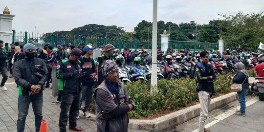 Komunitas Ojol Demo di Balai Kota, Tolak ERP dan Minta Kadishub Dicopot