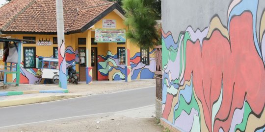 Potret Permukiman Di Cingised Bandung, Dulu Kumuh Sekarang Warna-warni ...