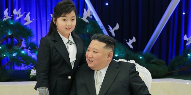 Kim Jong-un Beri Sinyal Petunjuk Siapa Calon Penggantinya di Korea Utara