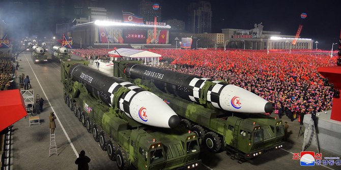 Pamer Kekuatan Nuklir, Korea Utara Arak Belasan Rudal Monster Hwasong-17