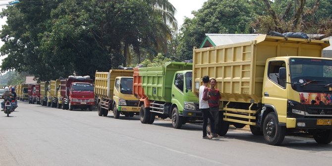 Mulai Besok, Truk Pengangkut Batu Bara Tak Pakai Stiker Dilarang ...