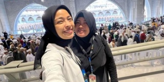 Tantri Kotak Bagikan Cerita Ajaib saat Umrah, Bertemu Orang Mirip Almarhum Papa