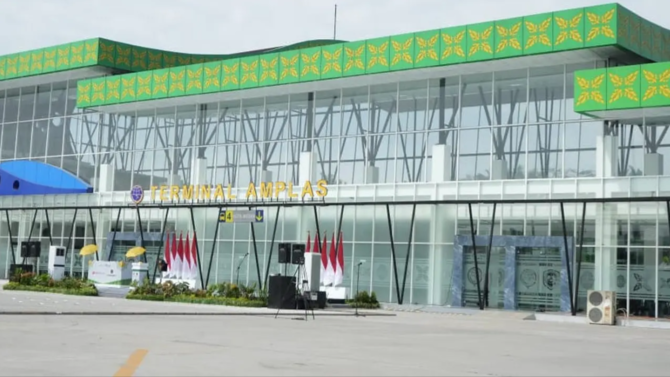 jokowi resmikan terminal medan amplas