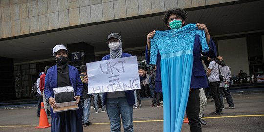 Protes UKT Mahal, Mahasiswa UNY Geruduk Kemendikbud Ristek
