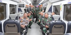 Momen Akrab Panglima TNI dan Kapolri Naik Kereta Bareng Hadiri Hari Pers Nasional