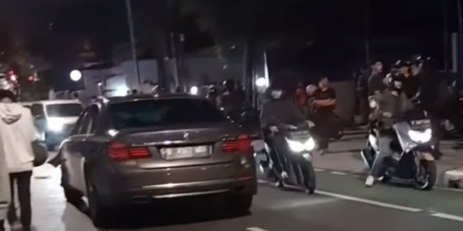 Melaju Lawan Arah, Mobil BMW Tabrak Pemotor hingga Tewas di Jalan Fatmawati Jaksel