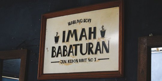 Mengunjungi Imah Babaturan, Warung Kopi di Bandung dengan Konsep Makan di Rumah Teman