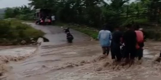 Jalan Penghubung Putus, Warga Amfoang Kupang Terancam Terisolasi