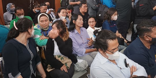 Ibu Berjaket Ojol Hadiri Sidang Vonis Ferdy Sambo, Suaminya Bukan Orang Sembarangan