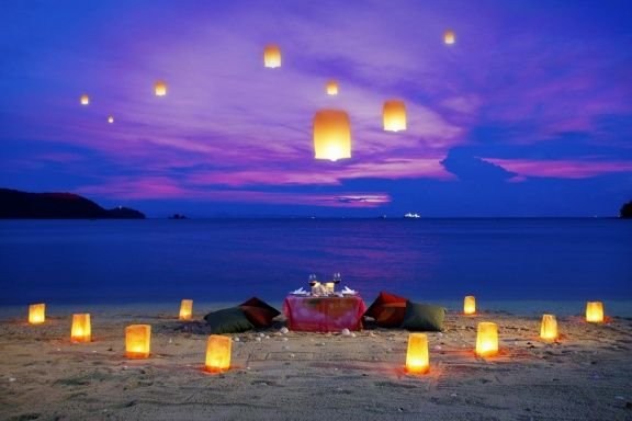 ilustrasi makan malam romantis