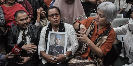 Keluarga Brigadir J Hadiri Sidang Vonis Ricky Rizal dan Kuat Maruf
