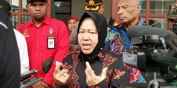 Mensos Risma Serahkan Rp15 Juta untuk Keluarga Korban Meninggal akibat Gempa Jayapura