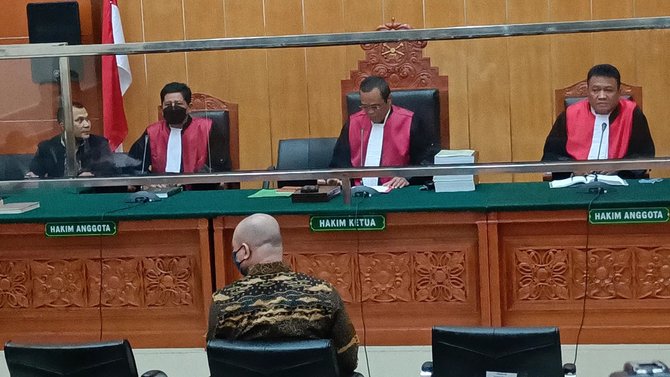 irjen teddy minahasa jalani sidang perdana kasus narkoba