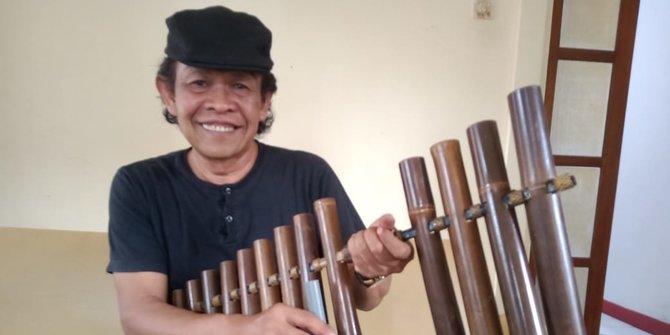 Tak Ingin Musik Calung Ditinggalkan, Seniman Bandung Ini Pilih Manggung Sukarela