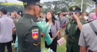 ayahnya kopral anaknya sersan momen haru pelantikan jadi tni hingga sujud di kaki