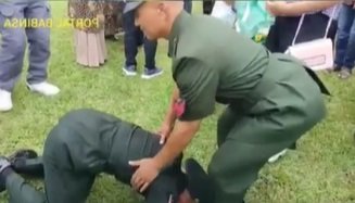 ayahnya kopral anaknya sersan momen haru pelantikan jadi tni hingga sujud di kaki