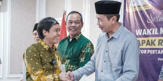 Wamen ATR Serahkan Sertifikat Tanah Ponpes Muhammadiyah dan Nahdlatul Ulama