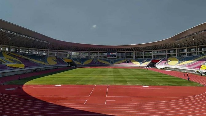 stadion manahan batal diresmikan jokowi