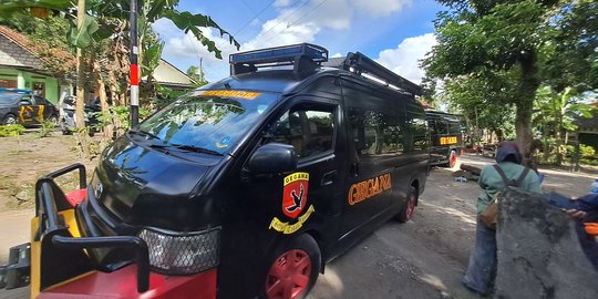 Cari Barang Bukti, Densus 88 Geledah Rumah Terduga Teroris di Palembang