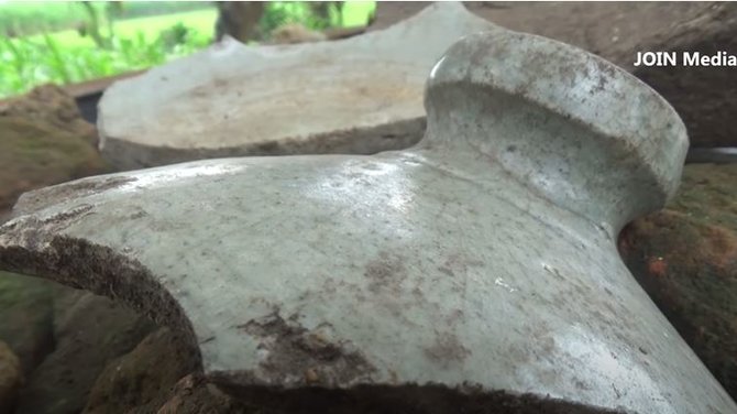 peninggalan majapahit amp china di bawah pemakaman umum