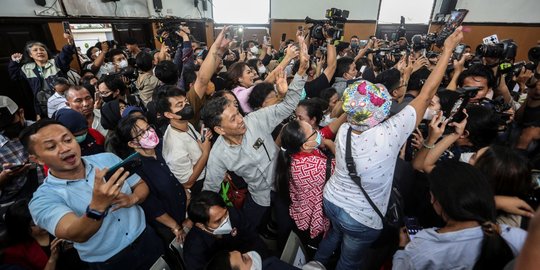 Suasana Sidang Vonis Richard Eliezer, Ramai Pendukung Bersorak