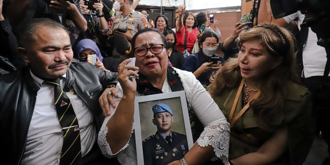 Reaksi Ibu Brigadir Yosua, Richard Eliezer Divonis 1 Tahun 6 Bulan Penjara