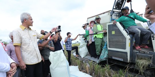 Jaga Harga Beras, Ganjar Ajak Petani Milenial Genjot Produksi Padi dengan Mekanisasi