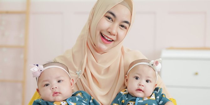 Twins Cantik! 6 Potret Terbaru Alma & Alsha Anak Kembar Anisa Rahma Menginjak 4 Bulan