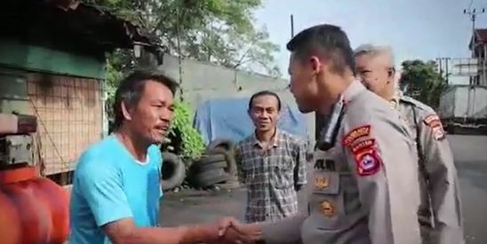 potret anak tukang tambal ban jadi polisi