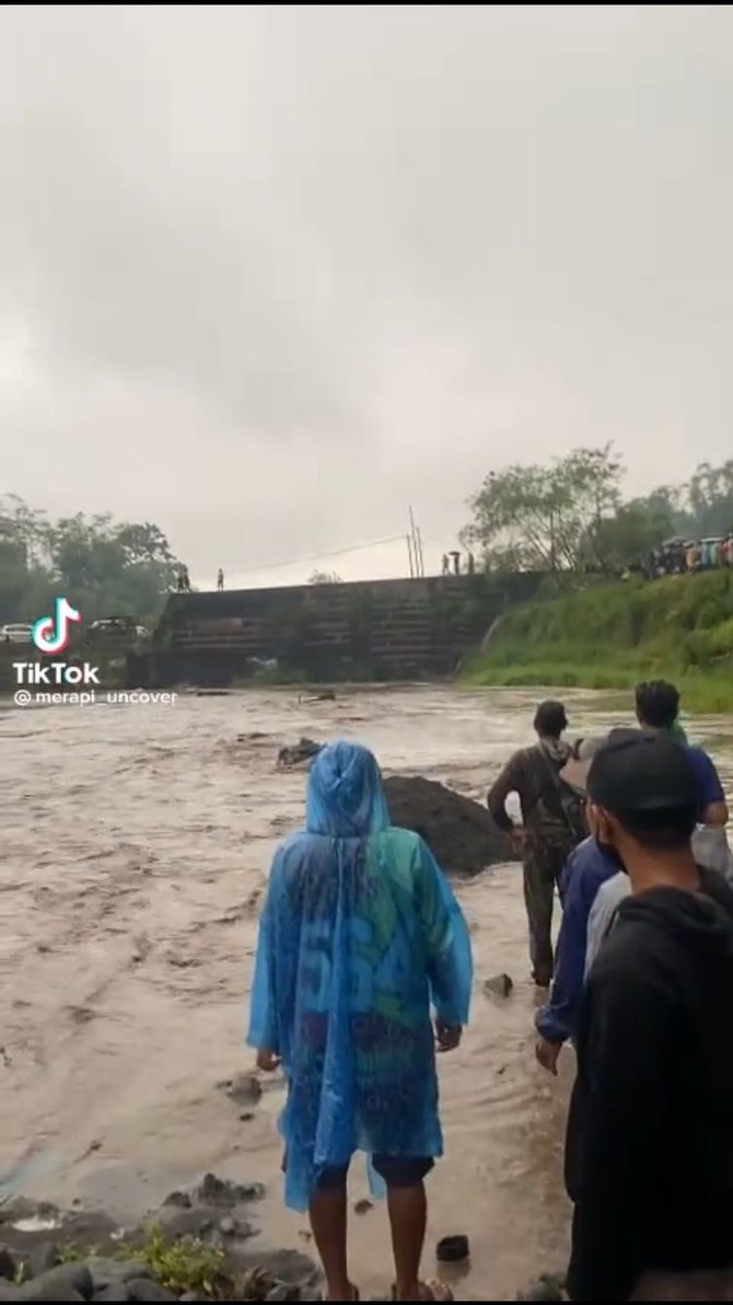 viral jeep terjebak di kalikuning cangkringan air tiba tiba naik karena hujan deras