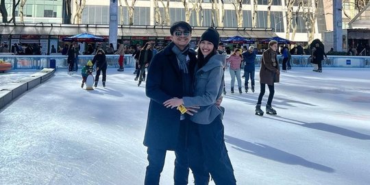 5 Potret Honeymoon Mikha Tambayong dan Deva Mahenra di New York, Mesra