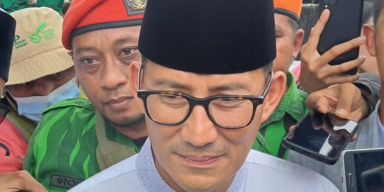 Sambil Bawa Sapu, Emak-Emak di Cirebon Inginkan Sandiaga Maju Pilpres