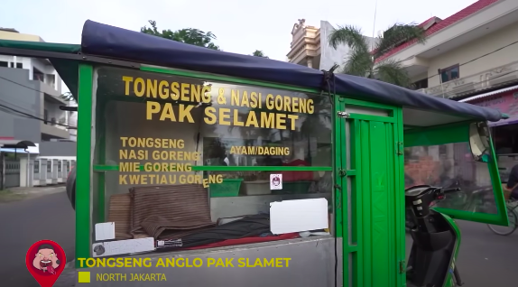 cuma di sunter nasi goreng pakai kuah menyalahi kodrat rasanya bikin merem melek