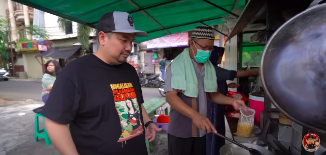 cuma di sunter nasi goreng pakai kuah menyalahi kodrat rasanya bikin merem melek