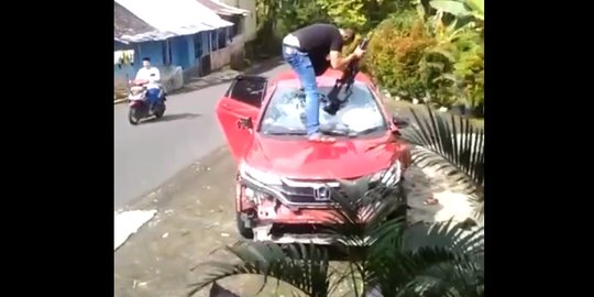 Kronologi Anggota Polda Jateng Rusak Mobil Sendiri Pakai Senjata Api