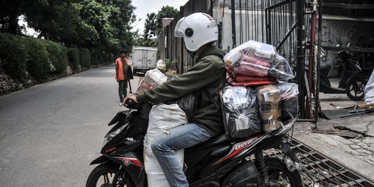 Segini Gaji Kurir Paket di 5 Perusahaan Logistik