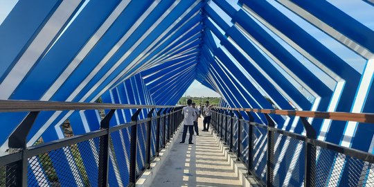 Skywalk dengan Lampu Dansa di Antara Cagar Budaya Siak