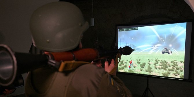 Mengintip Pasukan Ukraina Latihan Perang Pakai Simulator