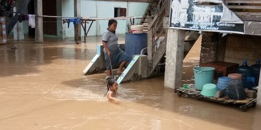 Anak Sungai Meluap usai Hujan Deras, Puluhan Rumah di OKU Terendam Banjir