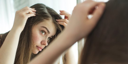 Efek Buruk Mencabut Rambut Beruban yang Sebaiknya Diketahui Biar Tak Jadi Kebiasaan